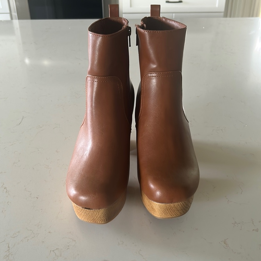 Universal Thread Women’s Size 9 Brown Boots